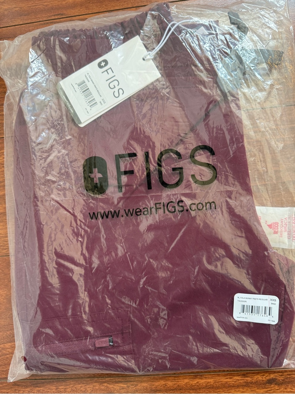 Figs Women's Track Pants Joggers in Burgundy